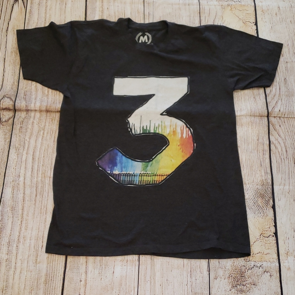 TEEPUBLIC gray tee with running crayons size menS